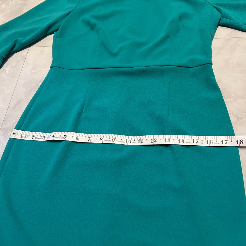 Donna Morgan Green Dress – Fitted Silhouette with Ruffled Cuffs - Picture 11 of 12